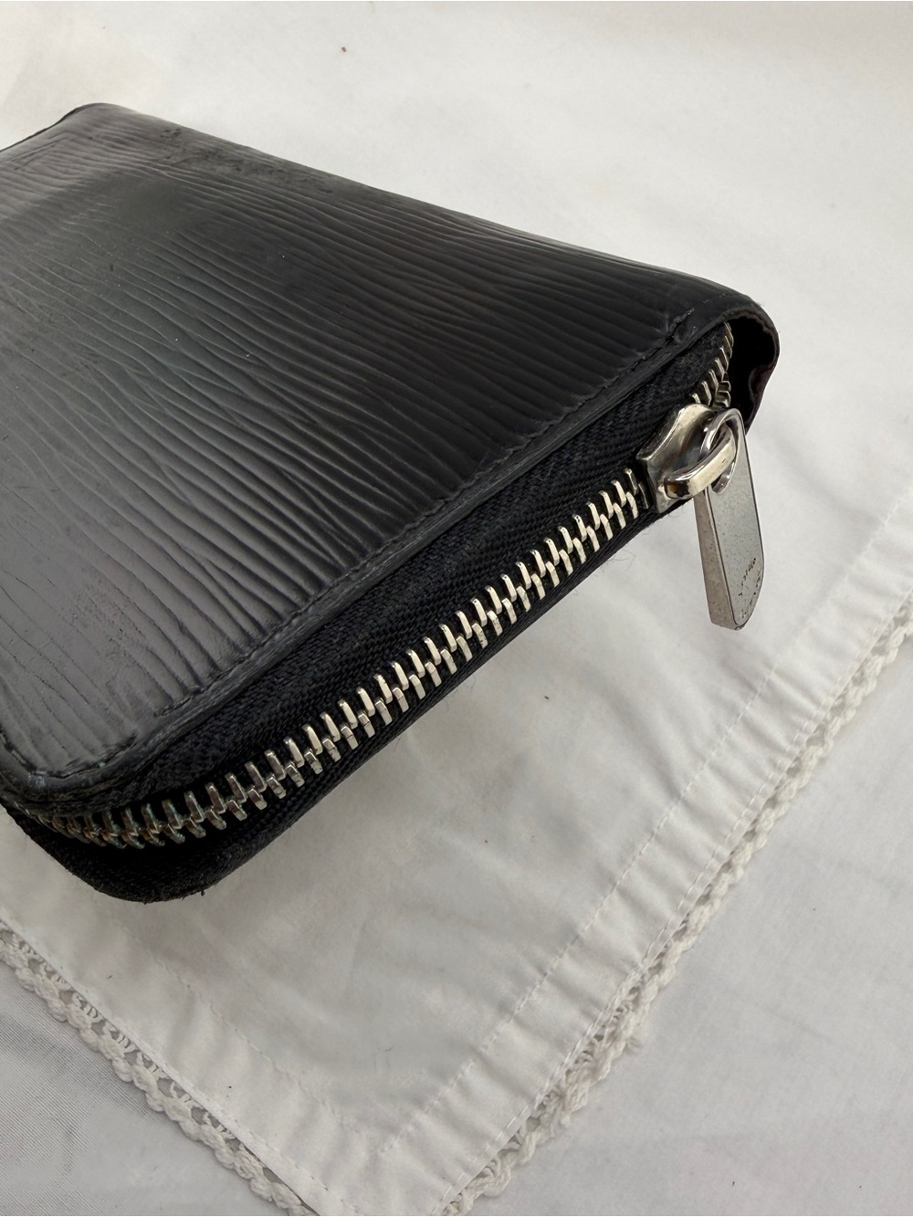 AUTHENTIC Louis Vuitton wallet. Black. - Picture 5 of 15